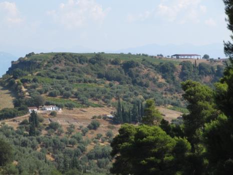 eghion_2012_necropoli_micenea_view_1 